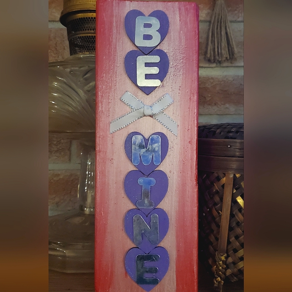 Be Mine shelf sitter
